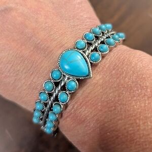 Paparazzi Faux Turquoise Bracelet EUC